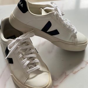 Veja Campo Low-Top Sneaker White & Black